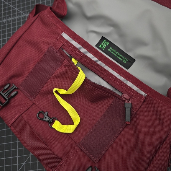 TIMBUK2 CLASSIC MESSENGER - ECO COLLEGIATE RED - Picture 3 of 16